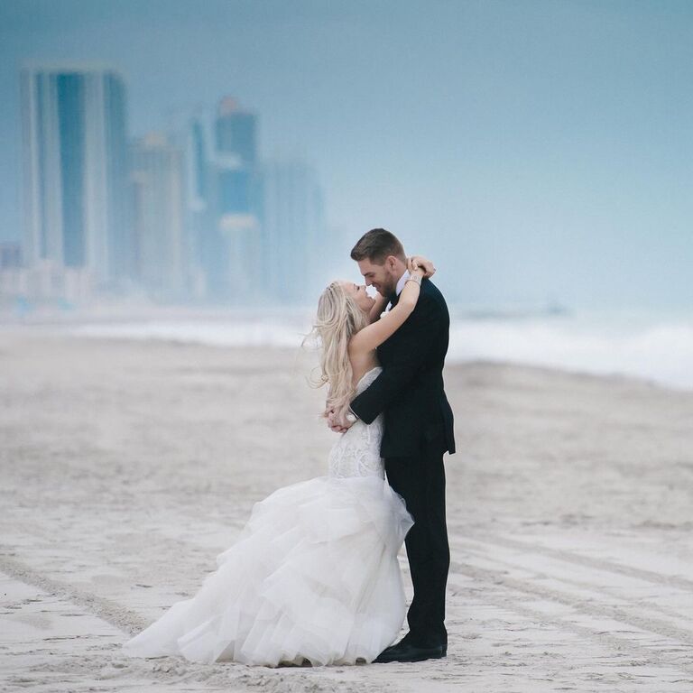 Freddie Freeman and wife Chelsea on their wedding day